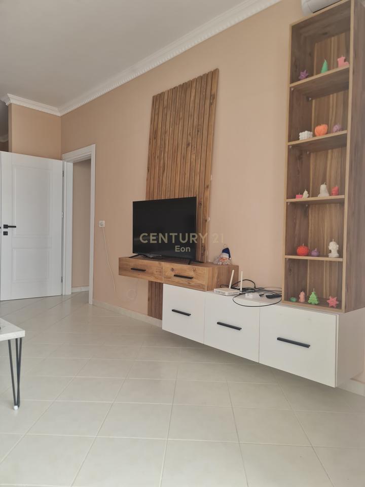 Appartamento 1+1 in vendita a 30m dal mare con garage a Qerret!
