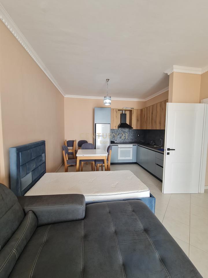 Appartamento 1+1 in vendita a 30m dal mare con garage a Qerret!