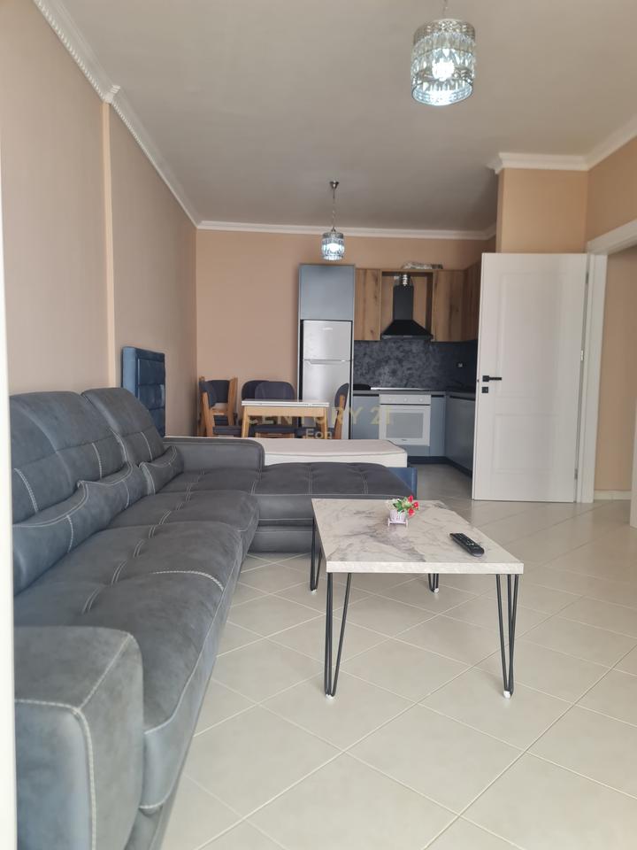 Appartamento 1+1 in vendita a 30m dal mare con garage a Qerret!