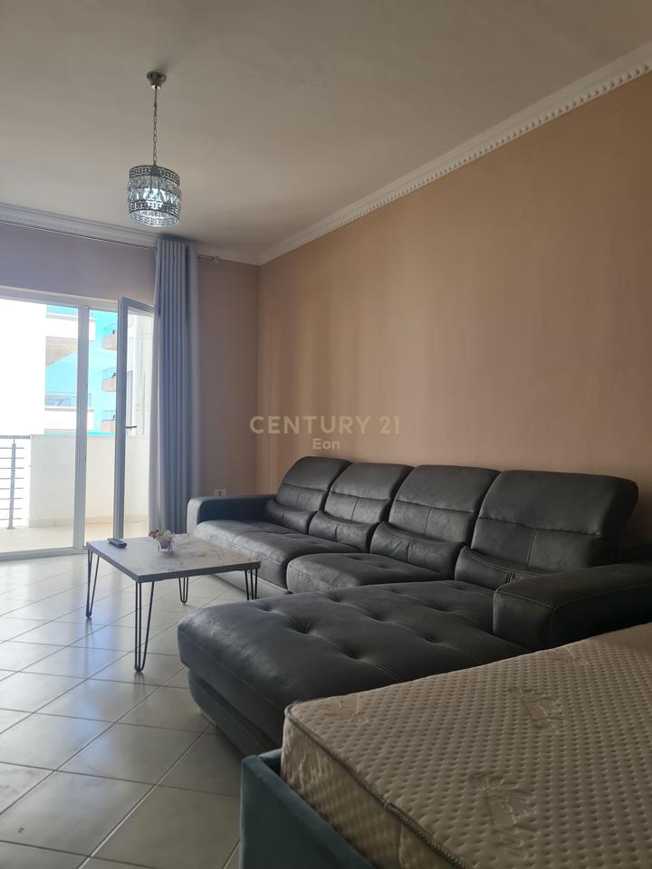Appartamento 1+1 in vendita a 30m dal mare con garage a Qerret!