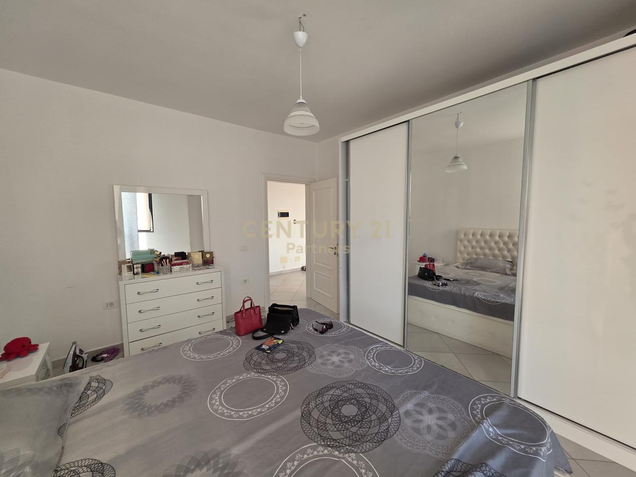 Apartament 1+1 Për Shitje në Shkozë, Tiranë -