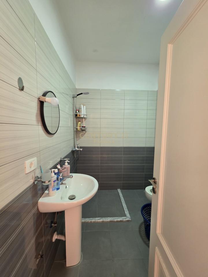 Apartament 1+1 Për Shitje në Shkozë, Tiranë -