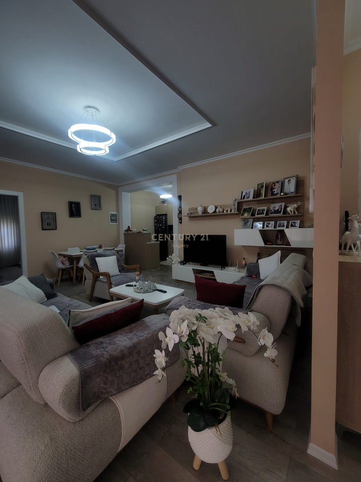 Apartament për Shitje 2+1+2 ,FRESK
