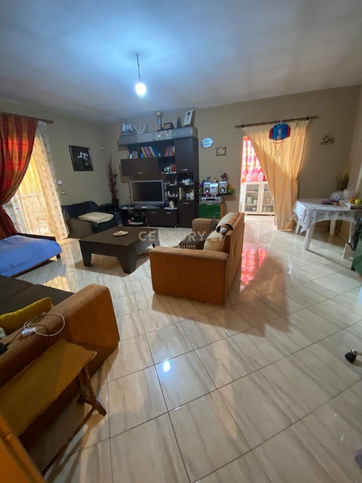APARTMENT 1+1 FOR SALE AT 21-DHJETORI!
