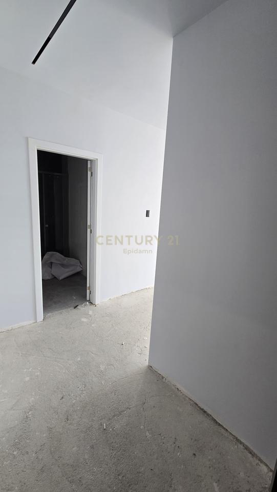 Appartamento 2+1+2 bagni in vendita a Qerret