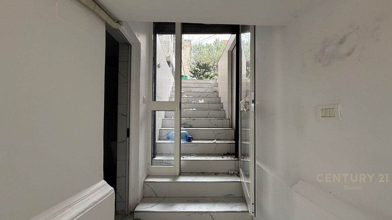Business premises for rent in Ish Bllok!