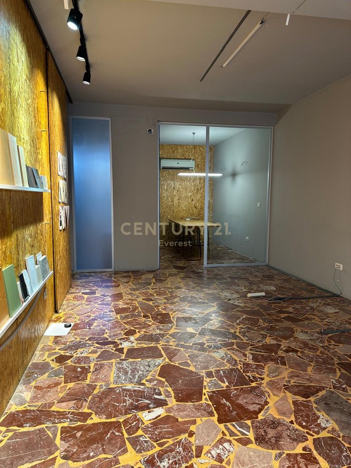 DURRES STREET. WE OFFER COMMERCIAL SPACE FOR RENT