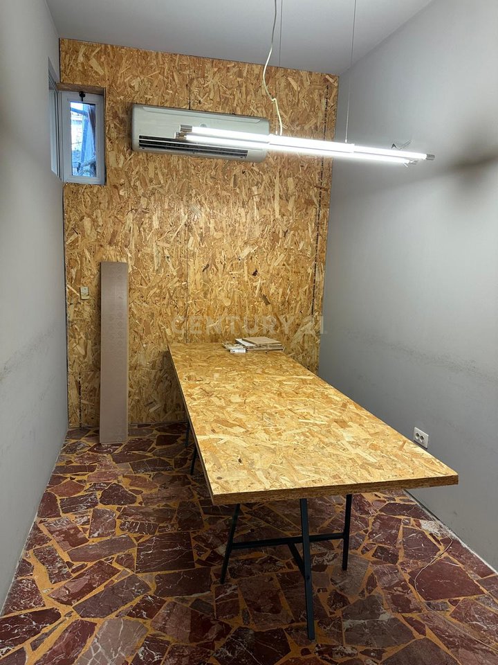 DURRES STREET. WE OFFER COMMERCIAL SPACE FOR RENT