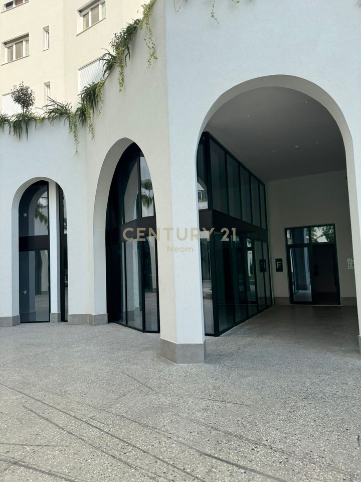 AFFITTO, SPAZIO COMMERCIALE, RESIDENZA SUL FIUME!