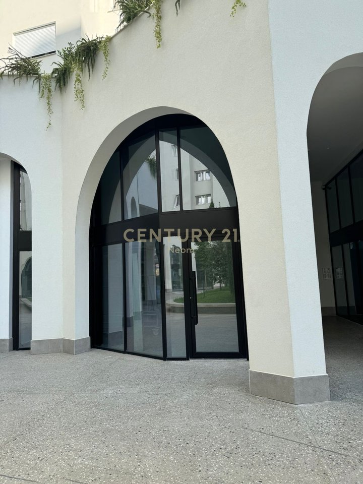 AFFITTO, SPAZIO COMMERCIALE, RESIDENZA SUL FIUME!