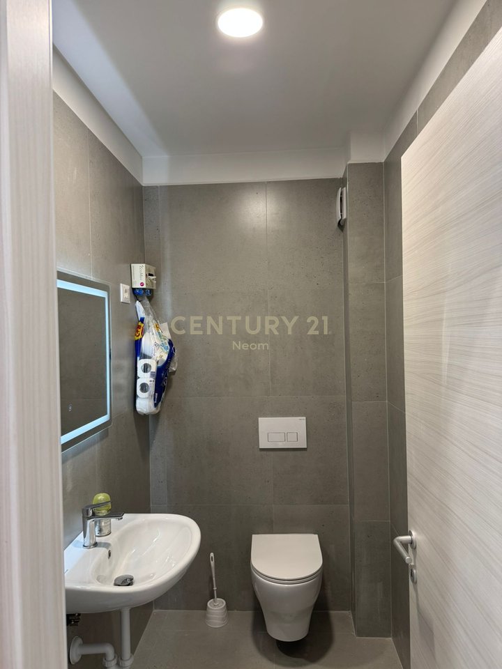 AFFITTO, SPAZIO COMMERCIALE, RESIDENZA SUL FIUME!
