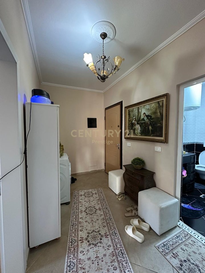 APPARTAMENTO 2+1 IN VENDITA, MERCATO ELETTRICO, TIRANA!
