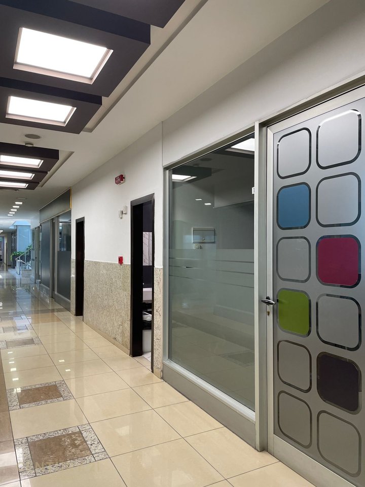 OFFICE FOR RENT IN THE TWIN TOWER BUILDING!