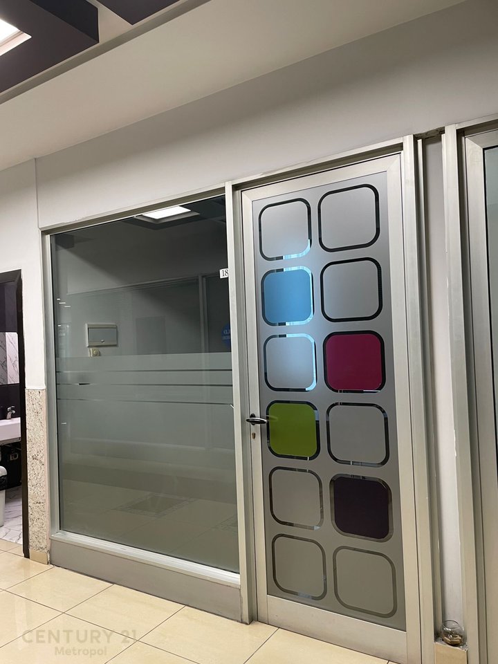 OFFICE FOR RENT IN THE TWIN TOWER BUILDING!