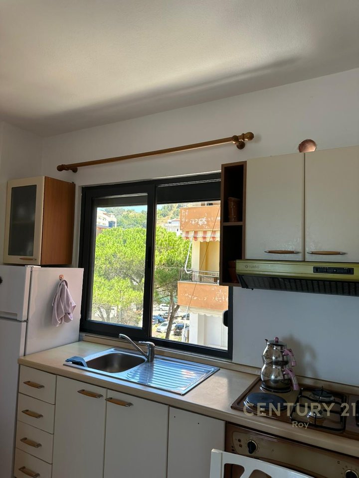 SHITET APARTAMENT VIJ E PAR PAMJE DETI !!!