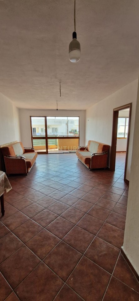 Shitet apartament 3+1+2 Yzberish!