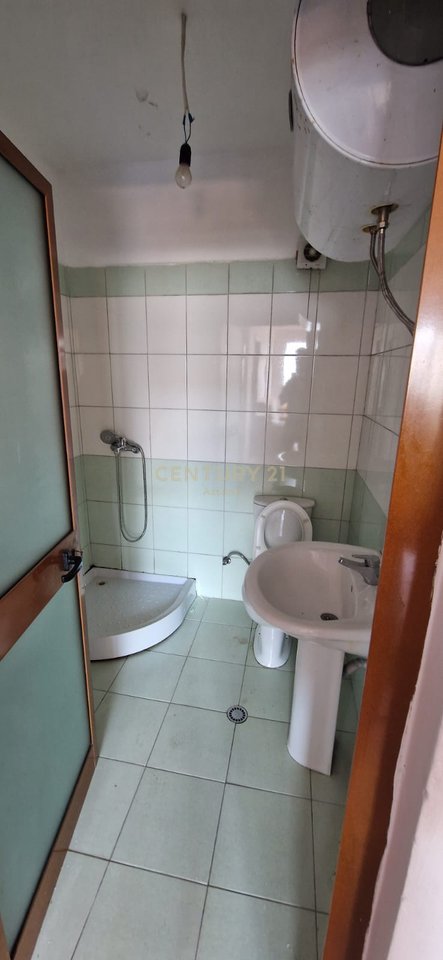 Shitet apartament 3+1+2 Yzberish!