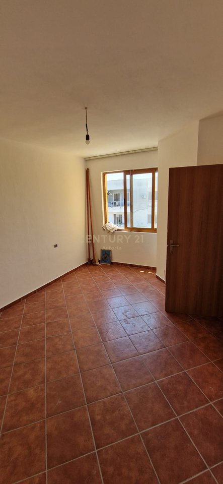 Shitet apartament 3+1+2 Yzberish!