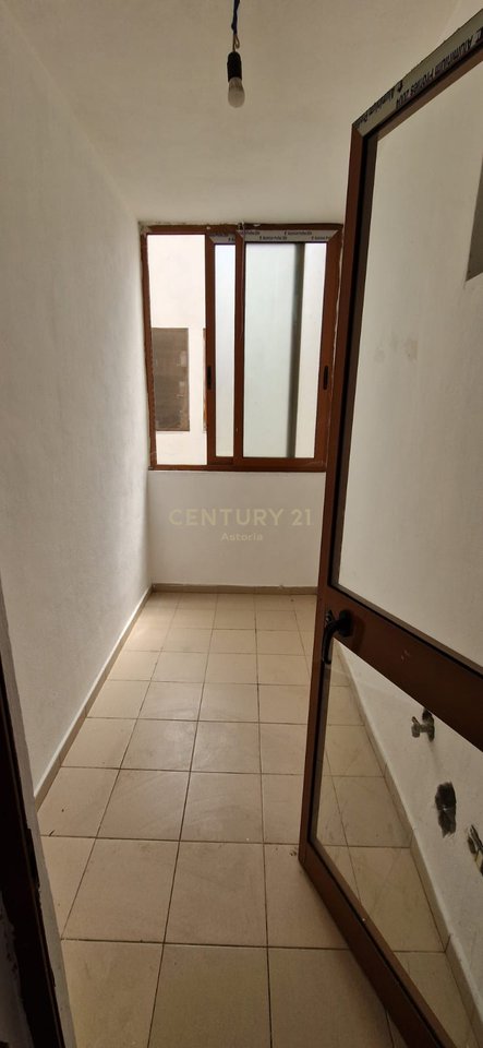 Shitet apartament 3+1+2 Yzberish!