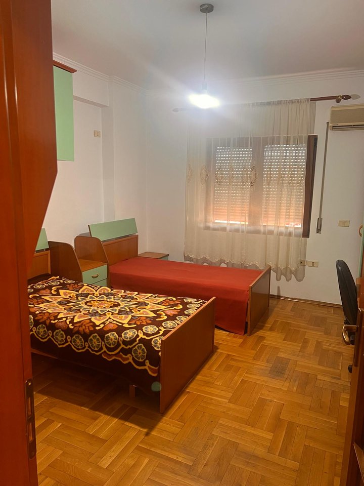 APARTAMENT 2+1+2 ME QERA,TEK RRUGA E KAVAJES-TIRANE!