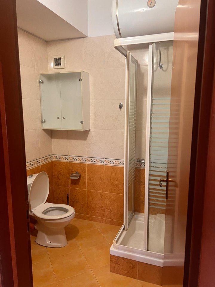 APARTAMENT 2+1+2 ME QERA,TEK RRUGA E KAVAJES-TIRANE!