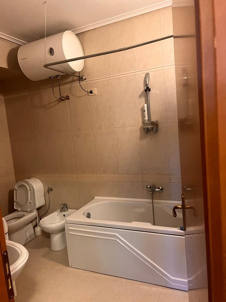 APARTAMENT 2+1+2 ME QERA,TEK RRUGA E KAVAJES-TIRANE!