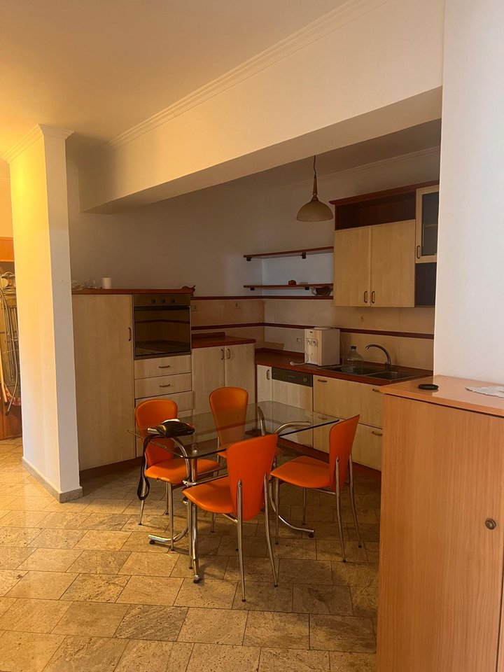APARTAMENT 2+1+2 ME QERA,TEK RRUGA E KAVAJES-TIRANE!