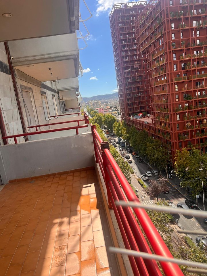 APARTAMENT 2+1+2 ME QERA,TEK RRUGA E KAVAJES-TIRANE!
