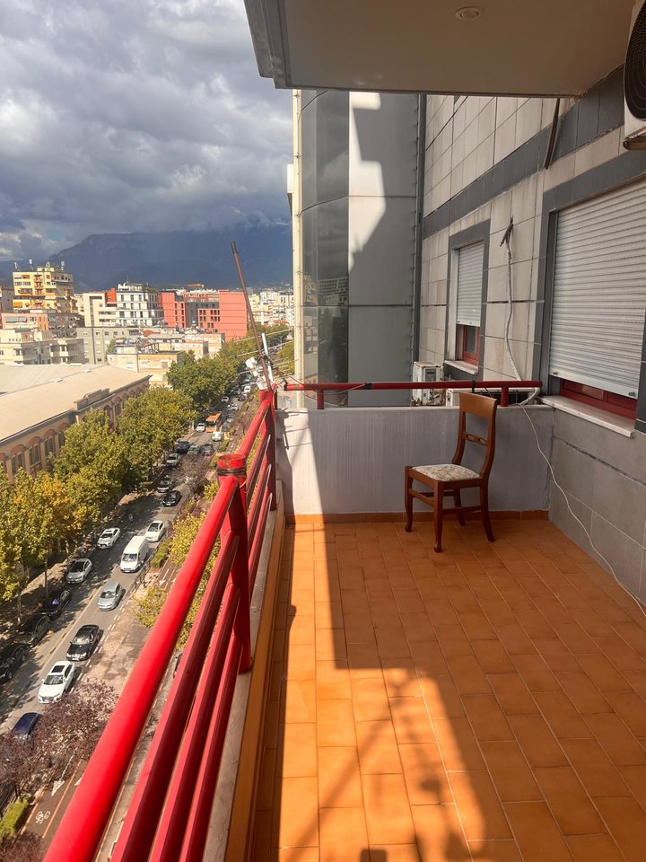 APARTAMENT 2+1+2 ME QERA,TEK RRUGA E KAVAJES-TIRANE!