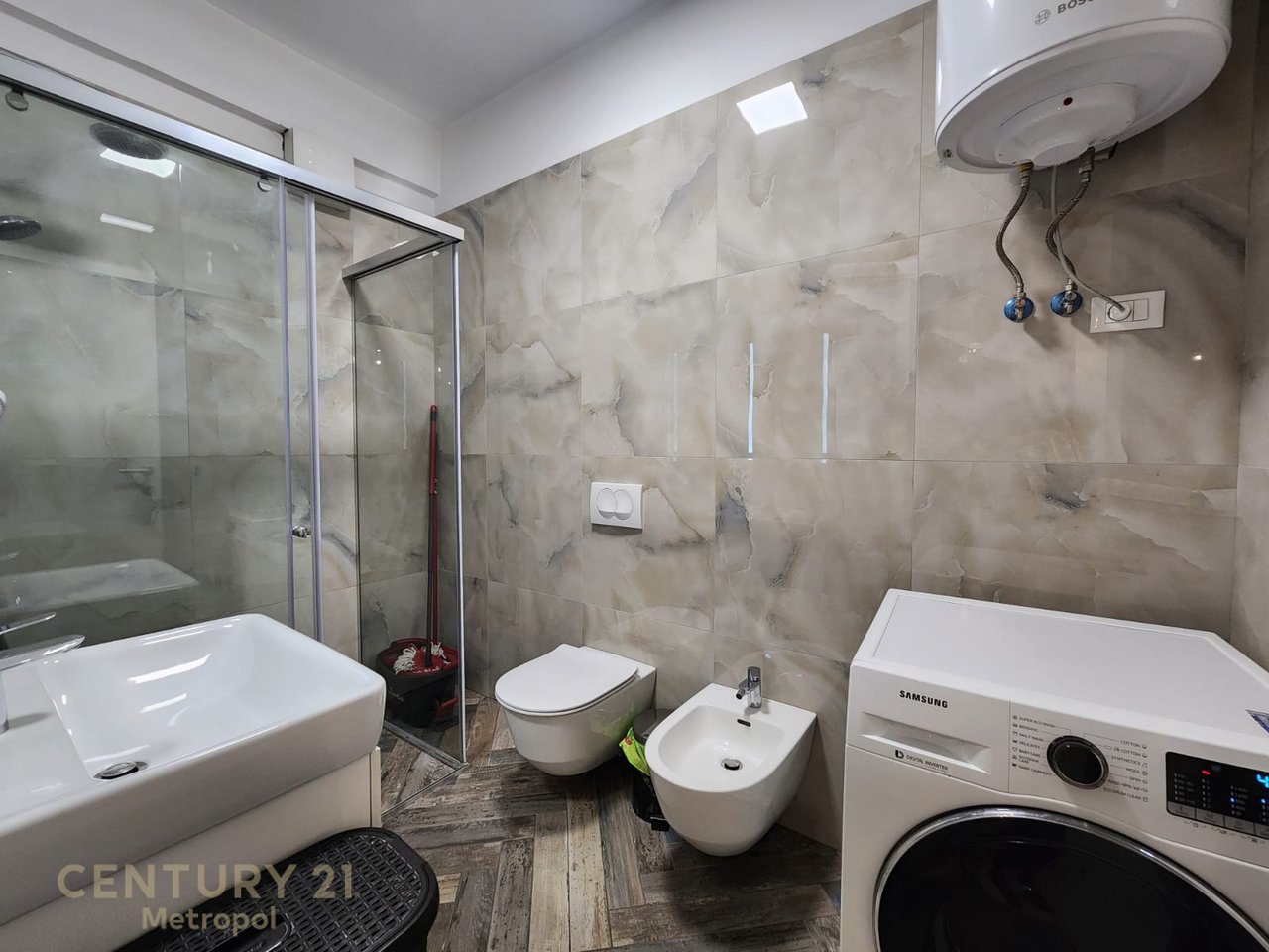 Appartamento 2+1+2 bagni vicino al Ring Center!