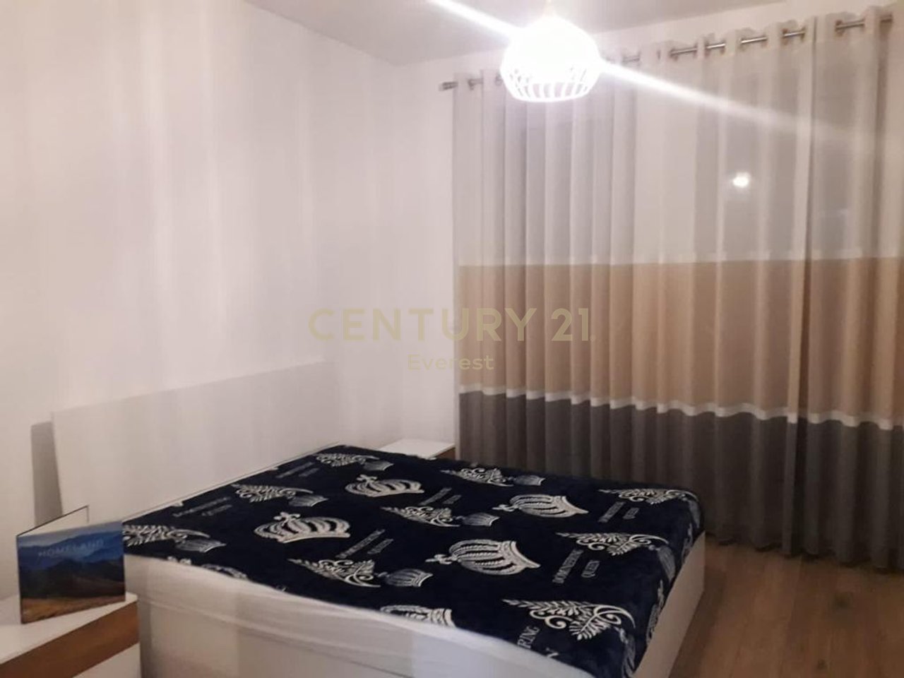 FOLEJA E GJELBER, APARTAMENT 1+1+1 P.PARKIMI PER QIRA