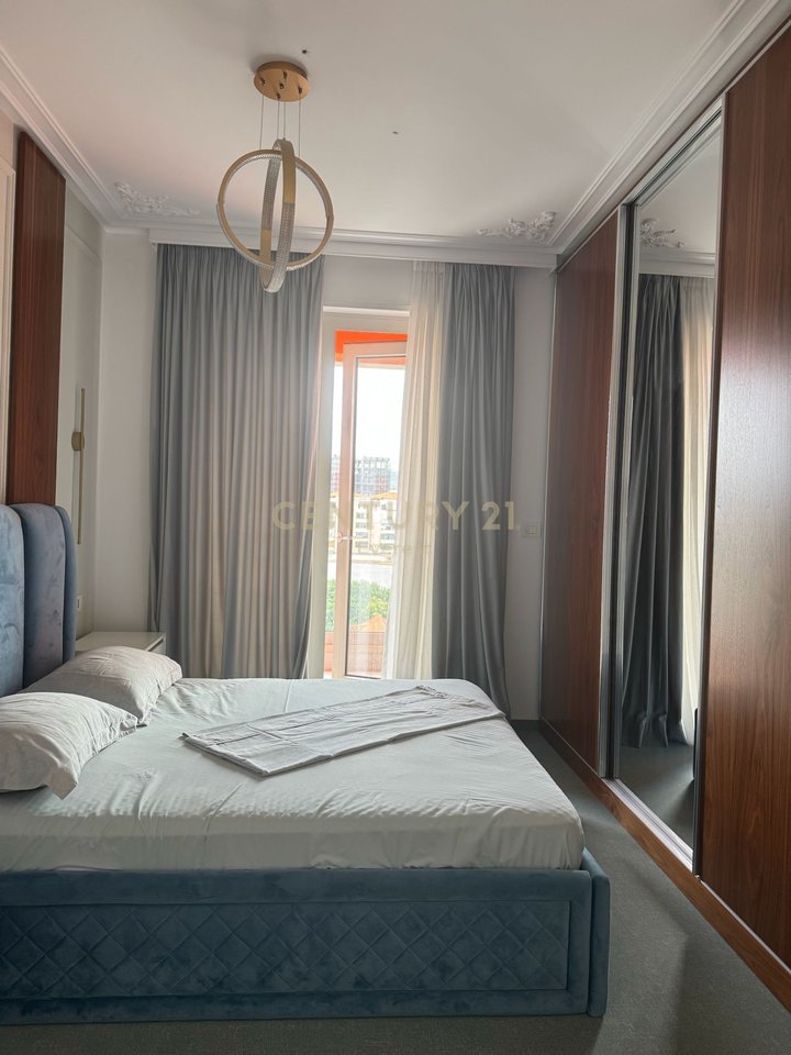 FOLEJA E GJELBER, APARTAMENT 3+1+2+2 P.PARKIMI PER QIRA