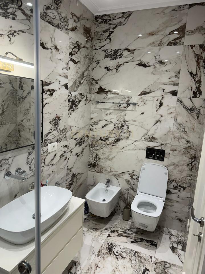 FOLEJA E GJELBER, APARTAMENT 3+1+2+2 P.PARKIMI PER QIRA
