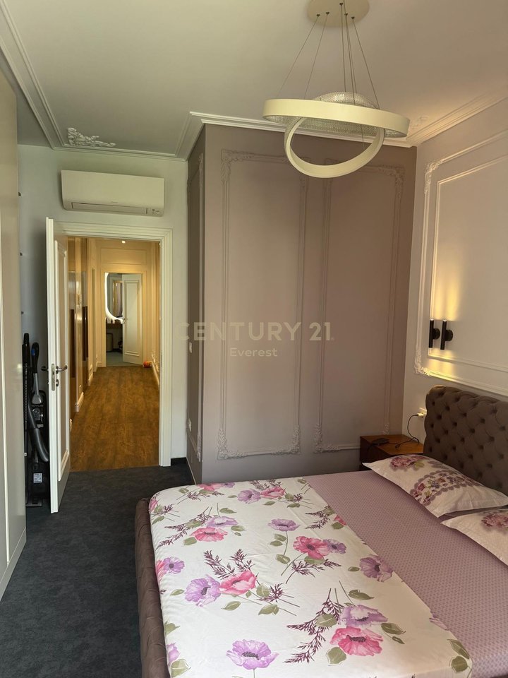 FOLEJA E GJELBER, APARTAMENT 3+1+2+2 P.PARKIMI PER QIRA