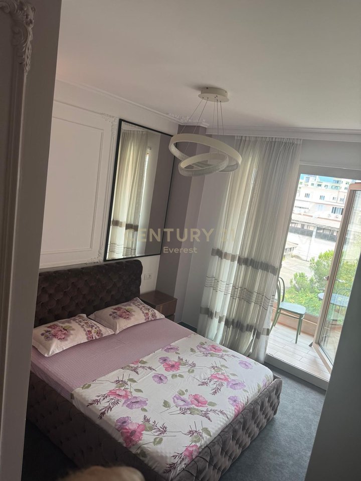 FOLEJA E GJELBER, APARTAMENT 3+1+2+2 P.PARKIMI PER QIRA