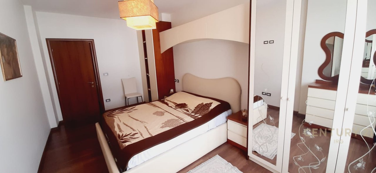 Shitet Apartament 2+1+ post Parkimi ne Astir pranë Fabrikes se Miellit!