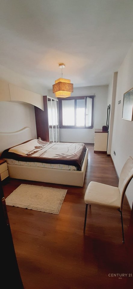 Shitet Apartament 2+1+ post Parkimi ne Astir pranë Fabrikes se Miellit!