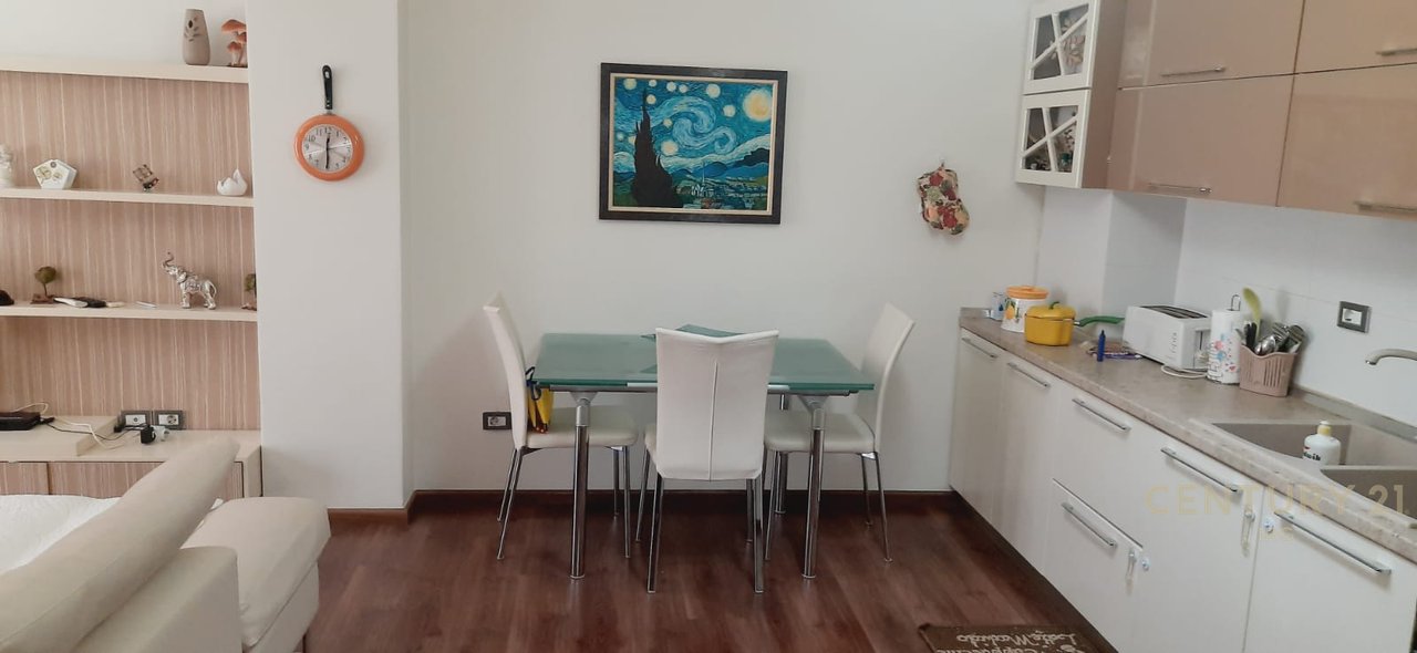 Shitet Apartament 2+1+ post Parkimi ne Astir pranë Fabrikes se Miellit!