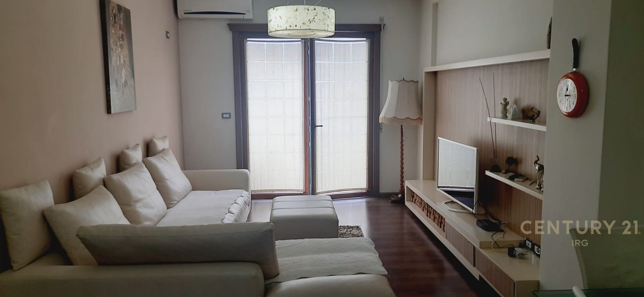 Shitet Apartament 2+1+ post Parkimi ne Astir pranë Fabrikes se Miellit!