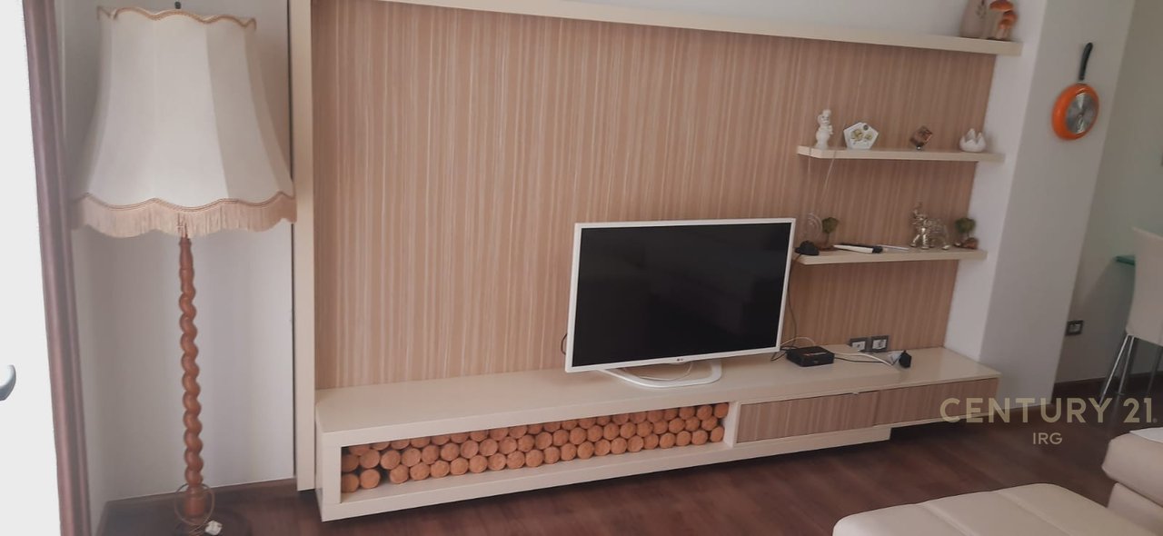 Shitet Apartament 2+1+ post Parkimi ne Astir pranë Fabrikes se Miellit!
