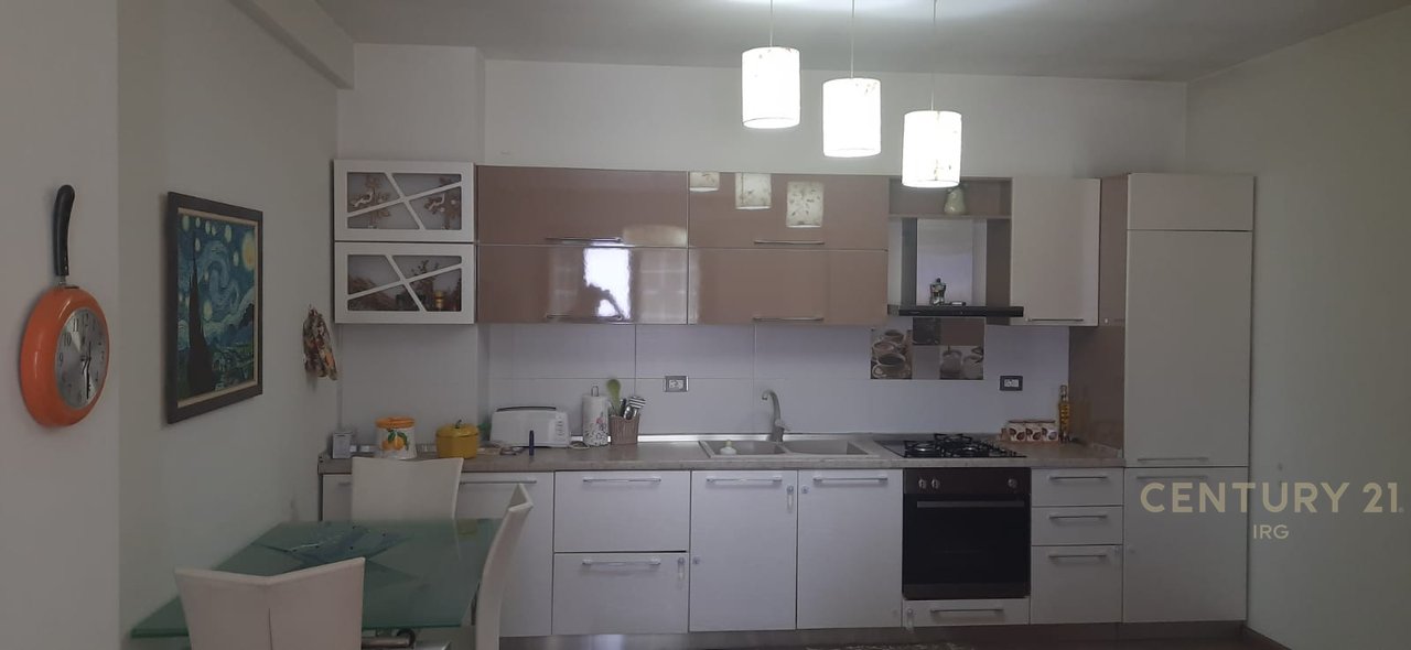 Shitet Apartament 2+1+ post Parkimi ne Astir pranë Fabrikes se Miellit!