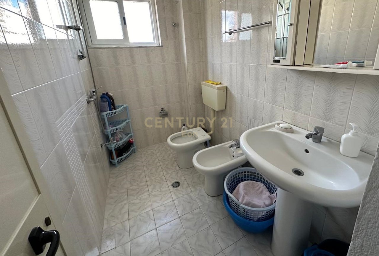 APARTMENT 1+1 FOR SALE IN THE CENTER OF DURRES NEAR THE FORMER SPORTS PARK!