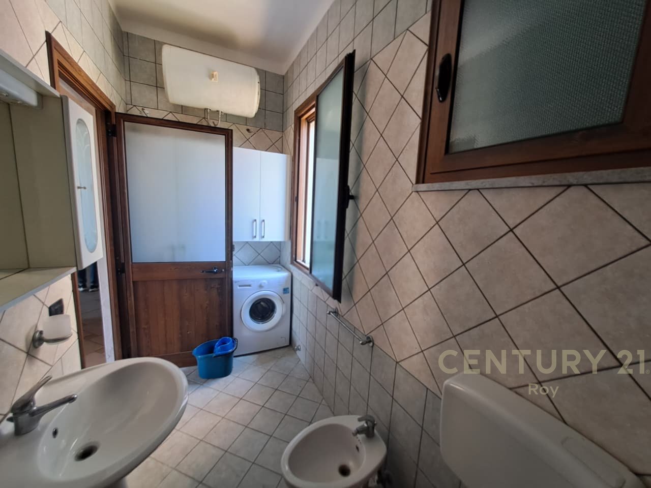 Villa su 4 piani con composizione 7+3 in vendita a Shijak - 200000€ !!..