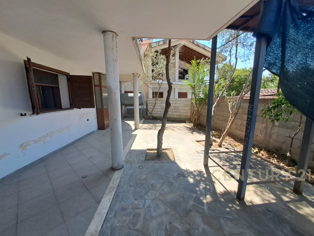 Villa su 4 piani con composizione 7+3 in vendita a Shijak - 200000€ !!..