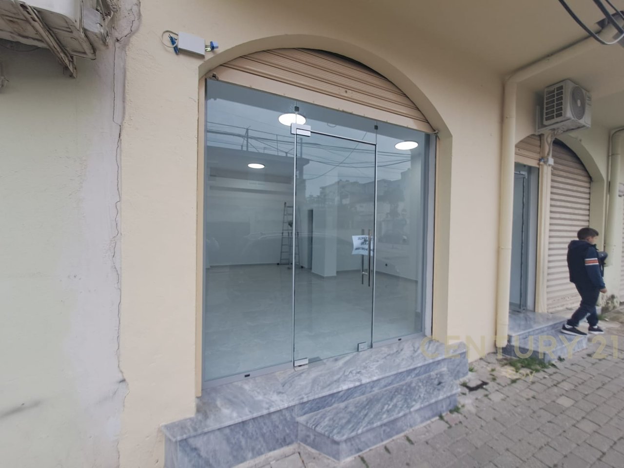 Spazio commerciale dopo la stazione di polizia in affitto a Durrës - 500€ | 46 m²