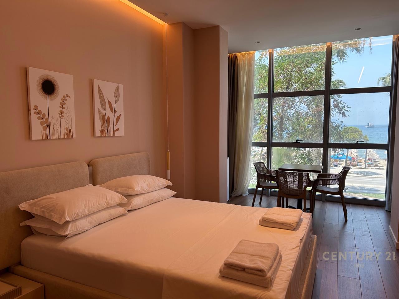 HOTEL IN VENDITA SUL LUNGOMARE - VLORA.