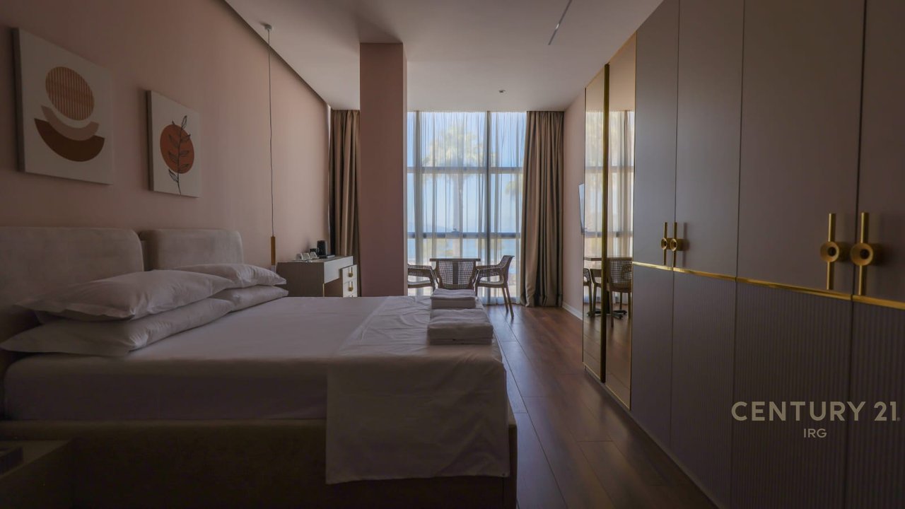 HOTEL IN VENDITA SUL LUNGOMARE - VLORA.