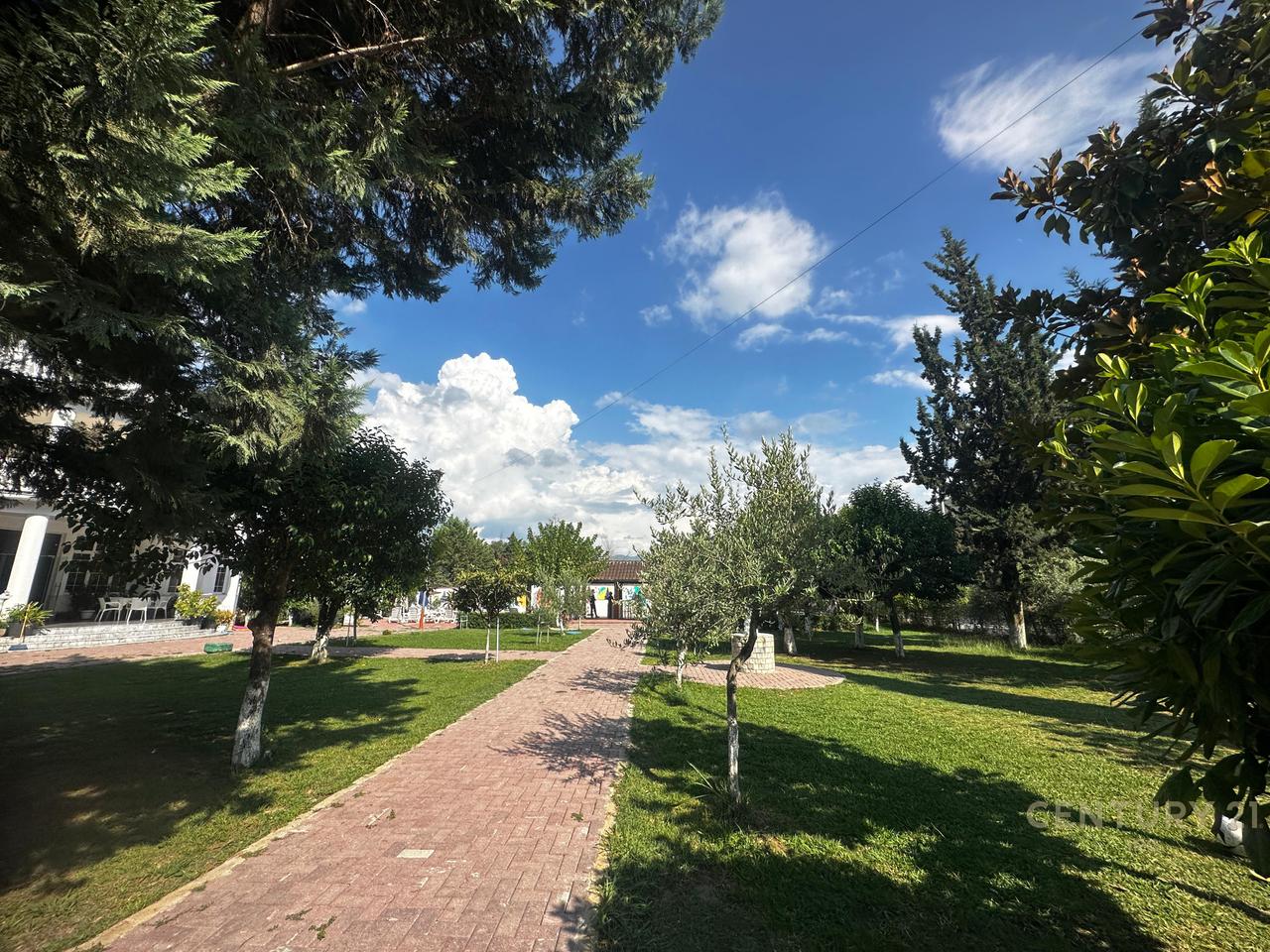 Spazio Multifunzionale in Affitto – Mullet, Tirana