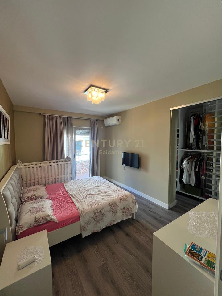 SHITET  APARTAMENT 3+1 AFER VILES SE ZOGUT!