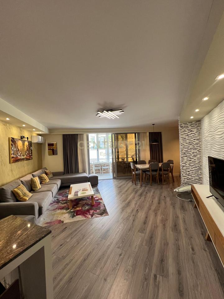 SHITET  APARTAMENT 3+1 AFER VILES SE ZOGUT!
